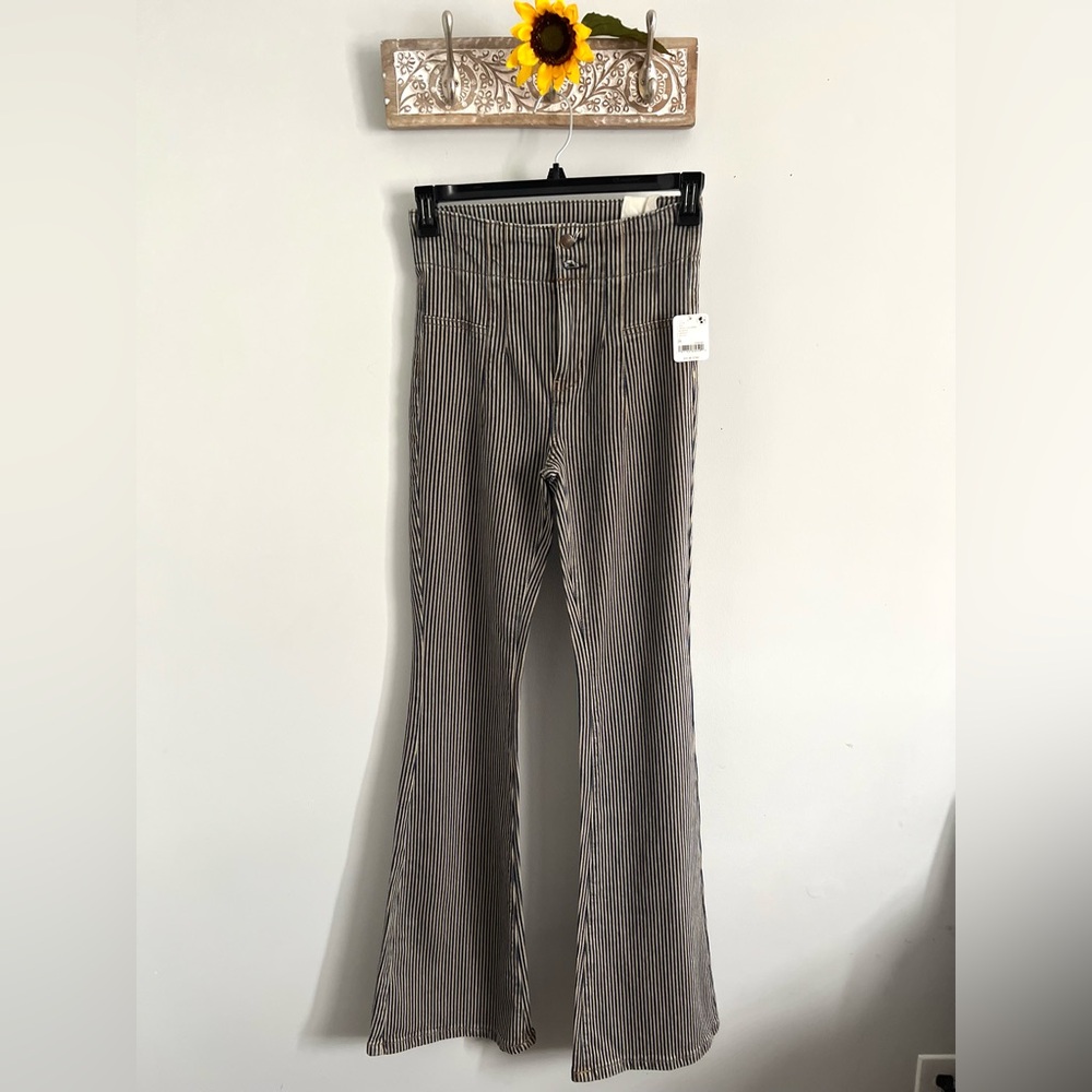 🌻🆕FREE PEOPLE We The Free Jayde Railroad Flare Jeans-Size 26 - Picture 12 of 16
